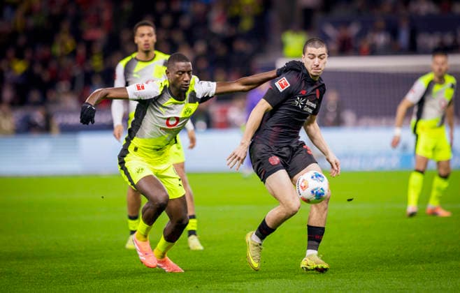 Leverkusen, Germany 29th Nov 2025 Serhou Guirassy BVB Ibrahim Maza Leverkusen Bayer Leverkusen Borussia Dortmund 29 11 2025