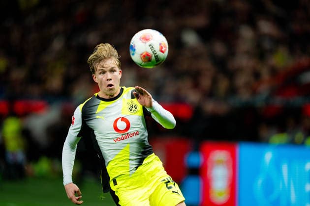 Bundesliga Bayer 04 Leverkusen vs Borussia Dortmund Daniel Svensson of Dortmund action during the Bundesliga match against Leverkusen at BayArena in Leverkusen, Germany, on November 29, 2025. Kick-off at 18:30. Copyright: xTaiseixIwamotox