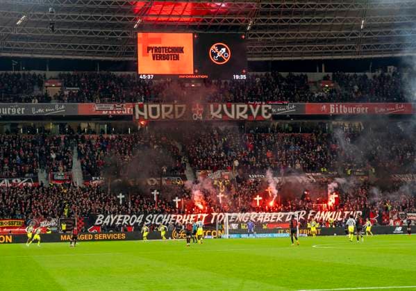 Protest by Bayer Leverkusen fans against the Bayer 04 security team 29 11 2025, Bayer Leverkusen Borussia Dortmund, Football, 1 Bundesliga, GER, Leverkusen, BayArena DFL regulations prohibit any use of photographs as image sequences and or quasi video Copyright: HMBxMedia xMarcoxBader