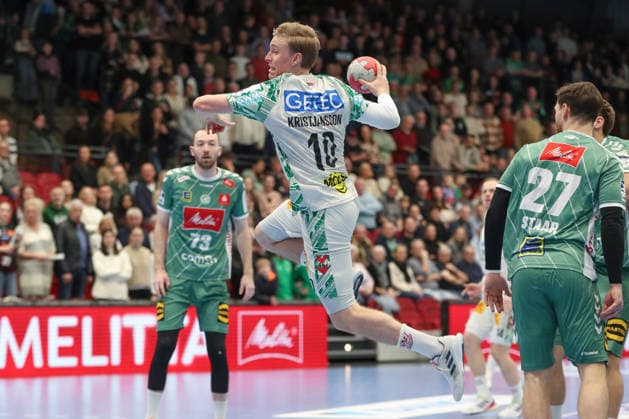 29 11 2025, xgox, Handball Daikin HBL GWD Minden SC Magdeburg emspor, v l Gisli Thorgeir Kristjansson Magdeburg, 10 throws goal, Torschuetze, scores goal, Treffer, scores the goal Luebbecke