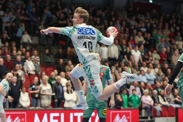 29 11 2025, xgox, Handball Daikin HBL GWD Minden SC Magdeburg emspor, v l Gisli Thorgeir Kristjansson Magdeburg, 10 throws goal, Torschuetze, scores goal, Treffer, scores the goal Luebbecke