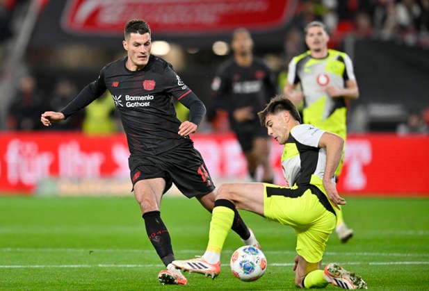 v l Patrik Schick Bayer Leverkusen , Aaron Anselmino Borussia Dortmund action, duel, Football 1 Bundesliga,12 Matchday, Bayer 04 Leverkusen Borussia Dortmund, on 29 11 2025 in Leverkusen Germany DFL regulations prohibit any use of photographs as image sequences and or quasi video Â