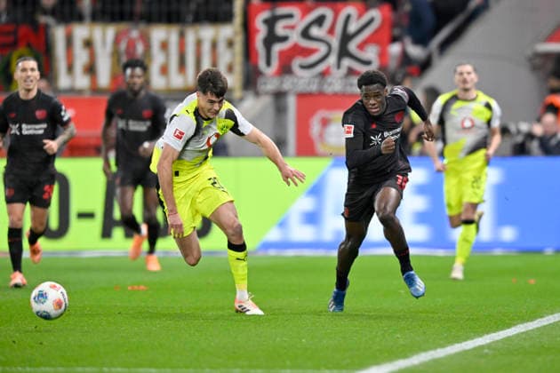 v l Aaron Anselmino Borussia Dortmund Ernest Poku Bayer Leverkusen action, duel, Football 1 Bundesliga,12 Matchday, Bayer 04 Leverkusen Borussia Dortmund, on 29 11 2025 in Leverkusen Germany DFL regulations prohibit any use of photographs as image sequences and or quasi video Â