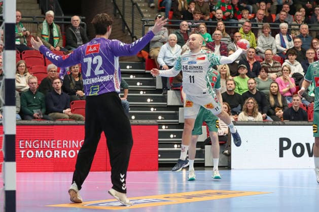 29 11 2025, xgox, Handball Daikin HBL GWD Minden SC Magdeburg emspor, v l Daniel Pettersson Magdeburg, 11 throws goal, goal scorer, scores goal, scores the goal Luebbecke