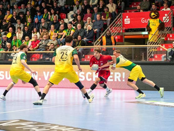 Nikola Vlahovic SG BBM Bietigheim, 03 fighting Jan von Boenigk VfL Eintracht Hagen, 95 and Philip Jungemann VfL Eintracht Hagen, 25 VfL Eintracht Hagen vs SG BBM Bietigheim, Handball, 2 Bundesliga, Matchday 13, Season 2025 2026, 29 11 2025 VfL Eintracht Hagen vs SG BBM Bietigheim, Handball, 2 Bundesliga, Matchday 13, Season 2025 2026, 29 11 2025 Hagen Copyright: xEibner-Pressefoto DamianxKruczynx EP_DKI