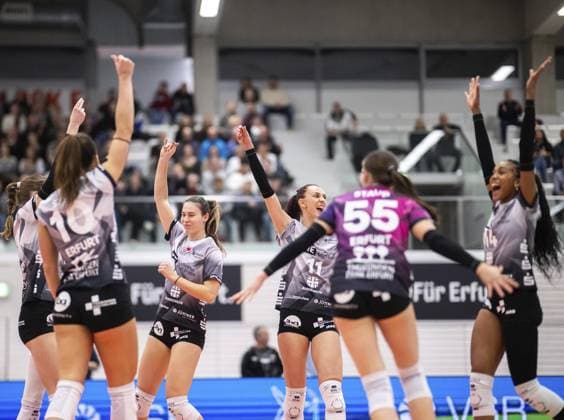VOLLEYBALL WOMEN 7 GAME DAY 1 BL SWE ETV HAMBURG FOR EDITORIAL PURPOSES ONLY p 29 11 2025 Erfurt Volleyball 1 Bundesliga Season 2025 2026 Women 7 Matchday Riethsporthalle Schwarz Weiss Erfurt ETV Hamburg in photo Erfurt players cheering after winning a point Germany Thuringia Erfurt Copyright SaschaxFromm Copyright: SaschaxFromm doc83h5zz5z23obp4ou12t ,EDITORIAL USE ONLY Copyright: SaschaxFromm