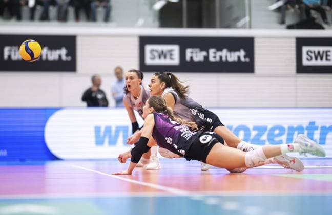 VOLLEYBALL WOMEN 7 GAME DAY 1 BL SWE ETV HAMBURG FOR EDITORIAL PURPOSES ONLY p 29 11 2025 Erfurt Volleyball 1 Bundesliga Season 2025 2026 Women 7 Matchday Riethsporthalle Schwarz Weiss Erfurt ETV Hamburg in photo Mia Anna Stauß 55 Schwarz Weiß Erfurt , Kinga SzÅ±cs 10 Schwarz Weiß Erfurt , Isabel Kovacic 11 Schwarz Weiß Erfurt Germany Thueringen Erfurt Copyright SaschaxFromm Copyright: SaschaxFromm doc83h5zzp5wk61d5qk769n ,EDITORIAL USE ONLY Copyright: SaschaxFromm