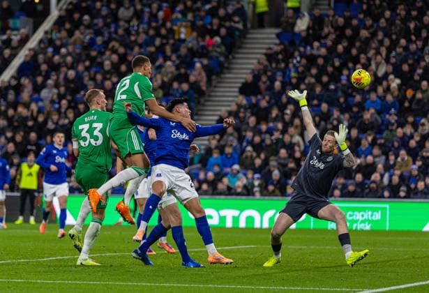 Football - FA Premier League - Everton FC v Newcastle United FC LIVERPOOL, ENGLAND - Saturday, November 29, 2025: Newcastle United s Malick Thiaw scores his side s fourth goal, his second of the game, during the FA Premier League match between Everton FC and Newcastle United FC at Bramley-Moore Dock. (Photo by David Rawcliffe Propaganda) LIVERPOOL Bramley-Moore Dock MERSEYSIDE ENGLAND  Copyright: xDavidxRawcliffex P2025-11-29-Everton_Newcastle-65