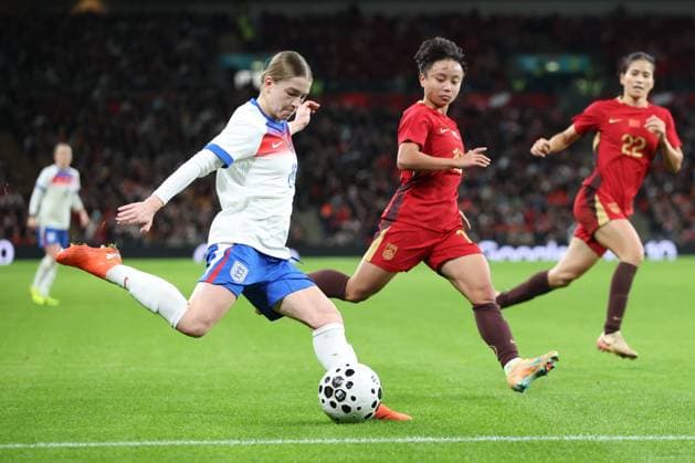 England s Jess Park in action with China PR s Linyang Zhang England Women v China Women, International Friendly, Länderspiel, Nationalmannschaft Football, Wembley Stadium, London, UK - 29 Nov 2025London Wembley Stadium United Kingdom EDITORIAL USE ONLY No use with unauthorised audio, video, data, fixture lists, club league logos or live services. Online in-match use limited to 120 images, no video emulation. No use in betting, games or single club league player publications.  Copyright: xCatxGoryn Shutterstockx 15941633z