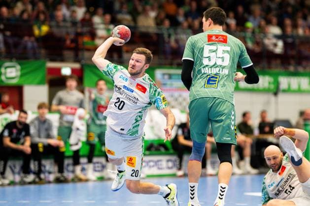 29 11 2025 Handball, 2025 2026, 1 Bundesliga, Matchday 14, GWD Minden SC Magdeburg L R Philipp Weber Magdeburg , Azat Valiullin Minden