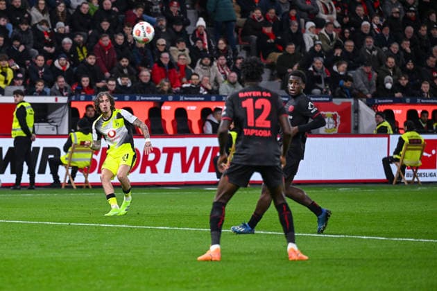 29 11 2025, Soccer, 1 Bundesliga, Matchday 12 Season 2025 2026, Bayer Leverkusen Borussia Dortmund, Fabio Silva Borussia Dortmund with the assist to 0 2, xRHR PHOTO TKx Copyright: RHR-FOTOx RHR-FOTO TK
