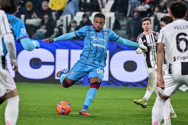 Michael Folorunsho of Cagliari Calcio during Juventus FC vs Cagliari Calcio, Italian soccer Serie A match in Turin, Italy, November 29 2025  Copyright: xLuigixCanu IPAxSportx xipa-agency.netx xx IPA_68519926 IPA_Agency_IPA68519926
