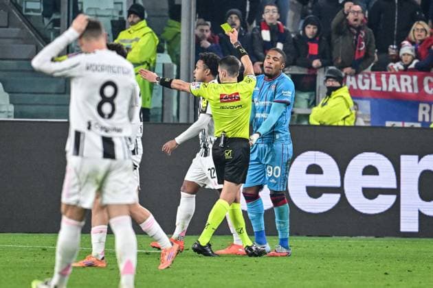 Michael Folorunsho of Cagliari Calcio, Ammonizione during Juventus FC vs Cagliari Calcio, Italian soccer Serie A match in Turin, Italy, November 29 2025  Copyright: xLuigixCanu IPAxSportx xipa-agency.netx xx IPA_68520908 IPA_Agency_IPA68520908