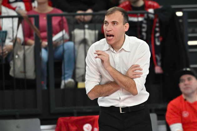 GER 1 VBL, SVG Lueneburg vs SV Warnemuende 29 11 2025, LKH Arena, Lueneburg, GER 1 VBL, SVG Lueneburg vs SV Warnemuende in picture Coach Maurizio Forte Warnemuende nordphotoxGmbH xWitke nph00002