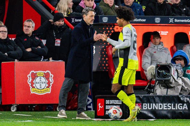 29 11 2025, Bayer 04 Leverkusen vs Borussia Dortmund, 1 Bundesliga, Matchday 12 Karim Adeyemi Borussia Dortmund, 27 Substitution Niko Kovac Borussia Dortmund, Coach Important notice According to the regulations of the DFL German Football League and the DFB German Football Association, it is prohibited to use photographs taken in the stadium and or of the match in the form of sequential images and or video-like photo series Copyright: xBahhoxKarax