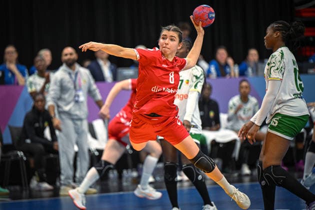 Netherlands, Handball, Womens World Championship 2025, Switzerland vs Senegal, 29 11 2025, Maaspoort Sports Events, s Hertogenbosch, Netherlands, Mia Emmenegger Switzerland, 8 on goal throw Copyright: xMarkusxVerwimpx