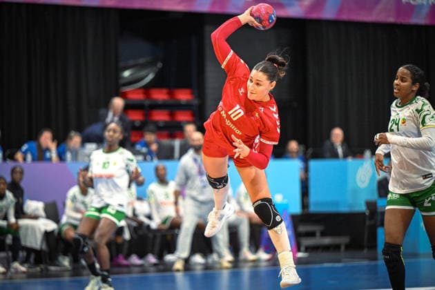 Netherlands, Handball, Womens World Championship 2025, Switzerland vs Senegal, 29 11 2025, Maaspoort Sports Events, s Hertogenbosch, Netherlands, Daphne Gautschi Switzerland, 10 on jump shot Copyright: xMarkusxVerwimpx