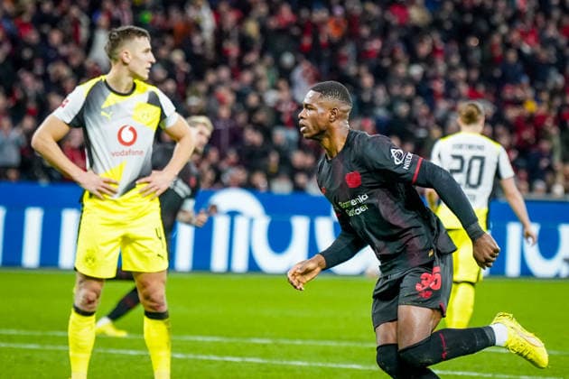 Germany Soccer Bundesliga 2025 26, 12 Matchday Bayer 04 Leverkusen vs Borussia Dortmund BayArena Leverkusen Goal and goal celebration to 1 2 by Christian Kofane Bayer Leverkusen, 35 Hope, joy, emotions, jubilation Copyright: xJOERANxSTEINSIEKx