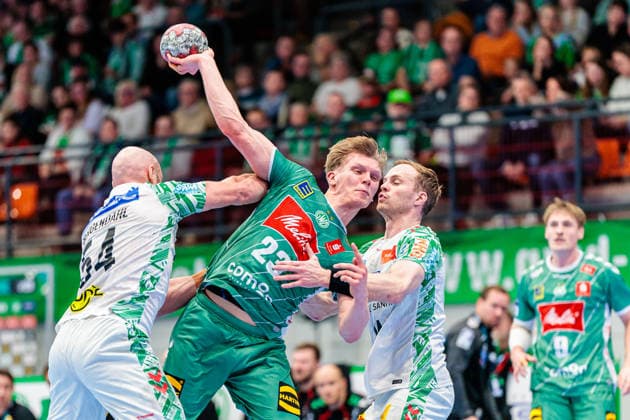 v l Oscar Bergendahl SC Magdeburg, 54 , Niclas Benedict Heitkamp GWD Minden, 23 , Omar Ingi Magnusson SC Magdeburg, 14 GER, GWD Minden vs SC Magdeburg, Handball, 1 Bundesliga, Matchday 14, Season 2025 2026, 29 11 2025 GER, GWD Minden vs SC Magdeburg, Handball, 1 Bundesliga, Matchday 14, Season 2025 2026, 29 11 2025 Luebbecke Copyright: xEibner-Pressefoto JanxRollingerx EP_JSK