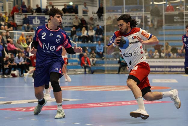 f l Luca Krist TSV Bayer Dormagen 02 , Tim Ruggiero Matthes HBW Balingen Weilstetten 04 TSV Bayer Dormagen vs HBW Balingen Weilstetten, Matchday 13, Handball, 2 HBL, Season 2025 2026, 29 11 2025 TSV Bayer Dormagen vs HBW Balingen Weilstetten, Matchday 13, Handball, 2 HBL, Season 2025 2026, 29 11 2025 Dormagen Copyright: xEibner-Pressefoto ThomasxStoeckex EP_TSR