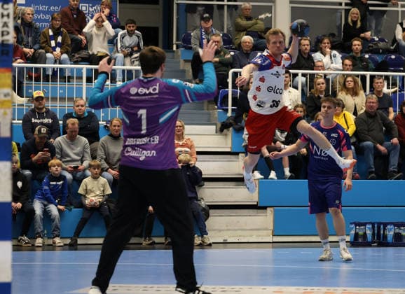 f l Louis Oberosler TSV Bayer Dormagen 01 , Sascha Pfattheicher HBW Balingen Weilstetten 30 , Felix Boeckenholt TSV Bayer Dormagen 17 TSV Bayer Dormagen vs HBW Balingen Weilstetten, Matchday 13, Handball, 2 HBL, Season 2025 2026, 29 11 2025 TSV Bayer Dormagen vs HBW Balingen Weilstetten, Matchday 13, Handball, 2 HBL, Season 2025 2026, 29 11 2025 Dormagen Copyright: xEibner-Pressefoto ThomasxStoeckex EP_TSR