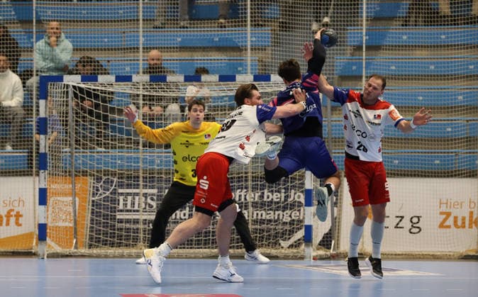 v l Benedek Nagy HBW Balingen Weilsetten 32 , Stefan Bauer HBW Balingen Weilstetten 99 , Luca Krist TSV Bayer Dormagen 02 , Tobias Heinzelmann HBW Balingen Weilstetten 28 TSV Bayer Dormagen vs HBW Balingen Weilstetten, Matchday 13, Handball, 2 HBL, Season 2025 2026, 29 11 2025 TSV Bayer Dormagen vs HBW Balingen Weilstetten, Matchday 13, Handball, 2 HBL, Season 2025 2026, 29 11 2025 Dormagen Copyright: xEibner-Pressefoto ThomasxStoeckex EP_TSR