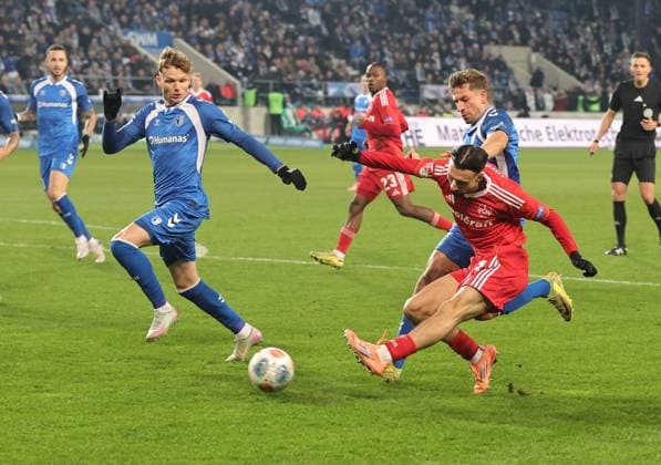 29 11 2025 Soccer season 2025 2026 2 Soccer Bundesliga 14 Matchday 1 FC Magdeburg FCM 1 FC Nuremberg FCN Club Sportfoto Zink DaMa xdaxmax DFL regulations prohibit any use of photographs as image sequences and or quasi video only for editorial use Berkay Yilmaz 21, 1 FC Nuremberg FCN with shot on goal