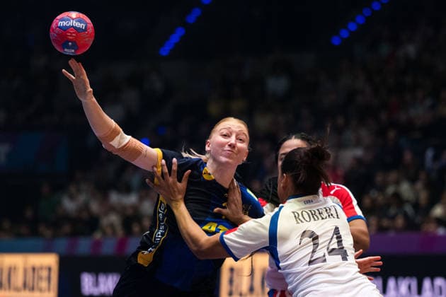 251129 Tyra Axnar of Sweden during the 2025 IHF Women™s World Championship handball match between Cuba and Sweden on November 29, 2025 in Stuttgart Photo Emma Wallskog BILDBYRAN COP 320 EW0595 handball handball handball handball handball bbeng vm handball vm handbolls vm ihf handball world championship world handball championship 2025 world championship 2025 cuba sverige sweden dam bbeng bbauto sverige sweden  Copyright: EMMAxWALLSKOG BB251129EW012