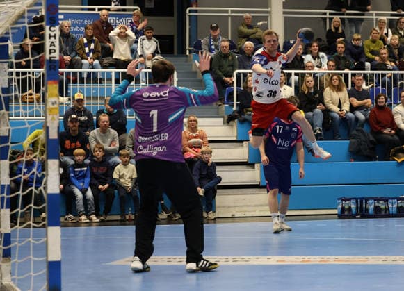 f l Louis Oberosler TSV Bayer Dormagen 01 , Sascha Pfattheicher HBW Balingen Weilstetten 30 , Felix Boeckenholt TSV Bayer Dormagen 17 TSV Bayer Dormagen vs HBW Balingen Weilstetten, Matchday 13, Handball, 2 HBL, Season 2025 2026, 29 11 2025 TSV Bayer Dormagen vs HBW Balingen Weilstetten, Matchday 13, Handball, 2 HBL, Season 2025 2026, 29 11 2025 Dormagen Copyright: xEibner-Pressefoto ThomasxStoeckex EP_TSR