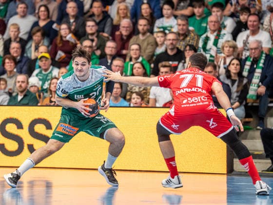 Ludvig Hallbaeck Frisch Auf Goeppingen, 20 in duel with Mohamed Amine Darmoul MT Melsungen, 71 , Frisch Auf Goeppingen vs MT Melsungen, Handball, 1 Bundesliga, Men, Season 2025 2026, 29 11 2025, Frisch Auf Goeppingen vs MT Melsungen, Handball, 1 Bundesliga, Men, Season 2025 2026, 29 11 2025 Goeppingen Copyright: xEibner-Pressefoto MichaelxSchmidx EP_MST