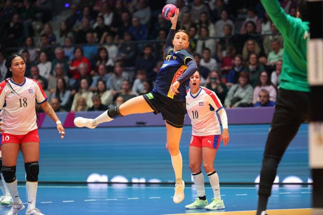 Cuba Sweden, IHF Womens Handball World Championship Olivia Löfquist Sweden, 49 preliminary round match of the Womens Handball World Championship between Cuba and Sweden on November 29, 2025 at the Porsche Arena in Stuttgart , Stuttgart Baden Württemberg Germany Porsche Arena