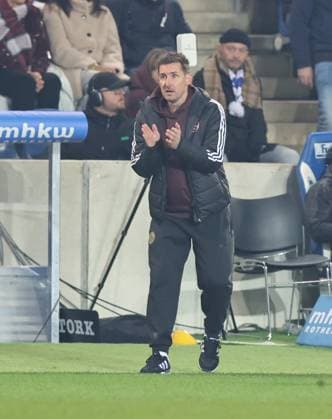 29 11 2025 Soccer Season 2025 2026 2 Soccer Bundesliga 14 Matchday 1 FC Magdeburg FCM 1 FC Nuremberg FCN Club Sportfoto Zink DaMa xdaxmax DFL regulations prohibit any use of photographs as image sequences and or quasi video only for editorial use Miroslav Miro Klose Trainer 1 FC Nuremberg FCN applauds clapping his hands