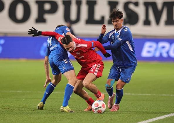 29 11 2025 Soccer Season 2025 2026 2 Soccer Bundesliga 14 Matchday 1 FC Magdeburg FCM 1 FC Nuremberg FCN Club Sportfoto Zink DaMa xdaxmax DFL regulations prohibit any use of photographs as image sequences and or quasi video only for editorial use Alexander Nollenberger 17, 1 FC Magdeburg FCM Berkay Yilmaz 21, 1 FC Nuremberg FCN Laurin Ulrich 8, 1 FC Magdeburg FCM