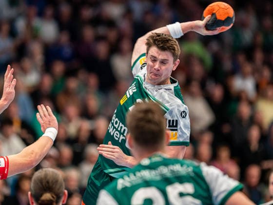 Oskar Sunnefeldt Frisch Auf Goeppingen, 27 throws from the back, Frisch Auf Goeppingen vs MT Melsungen, Handball, 1 Bundesliga, Men, Season 2025 2026, 29 11 2025, Frisch Auf Goeppingen vs MT Melsungen, Handball, 1 Bundesliga, Men, Season 2025 2026, 29 11 2025 Goeppingen Copyright: xEibner-Pressefoto MichaelxSchmidx EP_MST