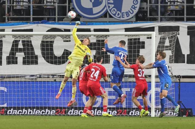 29 11 2025 Soccer Season 2025 2026 2 Soccer Bundesliga 14 Matchday 1 FC Magdeburg FCM 1 FC Nuremberg FCN Club Sportfoto Zink DaMa xdaxmax DFL regulations prohibit any use of photographs as image sequences and or quasi video only for editorial use Jan Reichert 1, 1 FC Nuremberg FCN faustet Ball weg