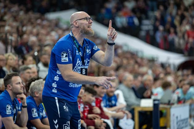DAIKIN HBL SG Flensburg Handewitt vs VfL Gummersbach 29 11 25 Ales Pajovic Coach Coach, SG Flensburg Handewitt gestures DAIKIN HBL SG Flensburg Handewitt vs VfL Gummersbach, GP JOULE Arena on 29 11 25 Copyright: xBEAUTIFULxSPORTS MarioxM.xKobergx
