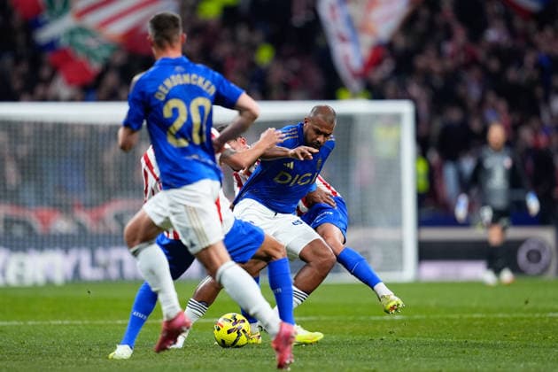 November 29, 2025, Madrid, Madrid, Spain: Salomon Rondon of Real Oviedo controls the ball during the Spanish League, LaLiga EA Sports, football match played between Atletico de Madrid and Real Oviedo at Riyadh Air Metropolitano stadium on November 29, 2025, in Madrid, Spain. Madrid Spain - ZUMAa181 20251129_zaa_a181_220 Copyright: xDennisxAgyemanx