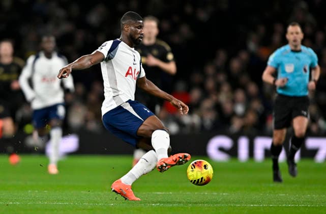 Tottenham Hotspur V Fulham. Premier League. Kevin Danso (Spurs) during the Tottenham Hotspur V Fulham Premier League match at the Tottenham Hotspur Stadium, London. Tottenham Tottenham Hotspur Stadium UK Copyright: xMartinxDaltonx Spurs_Fulham_291125_MD_009