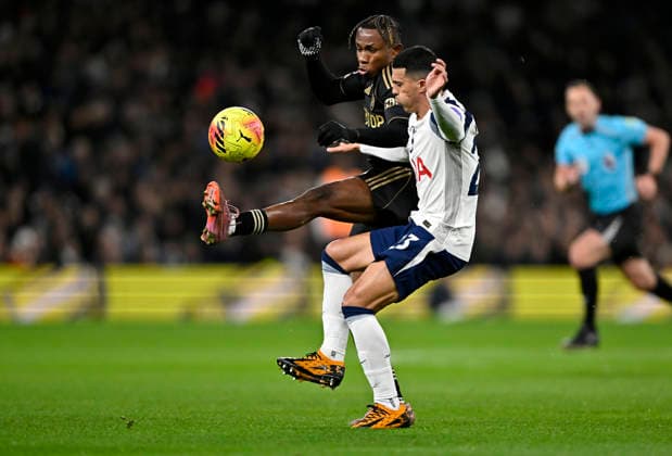Tottenham Hotspur V Fulham. Premier League. Samuel Chukwueze (Fulham) and Pedro Porro (Spurs) during the Tottenham Hotspur V Fulham Premier League match at the Tottenham Hotspur Stadium, London. Tottenham Tottenham Hotspur Stadium UK Copyright: xMartinxDaltonx Spurs_Fulham_291125_MD_010