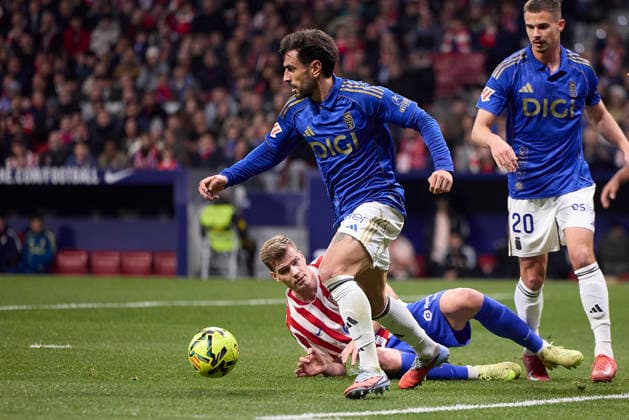 David Costas Real Oviedo controls the ball during the LaLiga EA Sports match between AtlÃ tico Madrid v Real Oviedo at Estadio Riyadh Air Metropolitano on November 29, 2025 in Madrid, Spain Photo by Manu Reino DeFodi Images