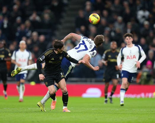 London, England, November 29 2025: Micky van de Ven (37 Tottenham Hotspur) wins a header against Harry Wilson (8 Fulham) during the Premier League game between Tottenham Hotspur and Fulham at Tottenham Hotspur Stadium in London, England. (Photo by Jay Patel Sports Press Photo SPP) Copyright: xJayxPatel SportsxPressxPhoto SPPx Sportspressphoto_SPR67277