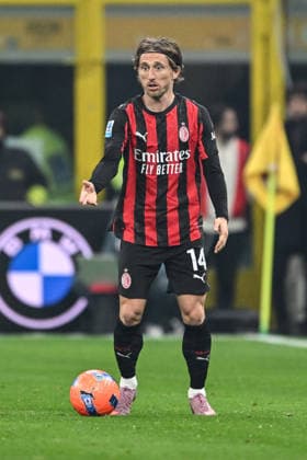 Luka Modric of AC Milan in action during the Italian Serie A football match between AC Milan and SS Lazio on 29 of November 2025 at Giuseppe Meazza San Siro Siro stadium in Milan, Italy  Copyright: xTizianoxBallabio IPAxSportx xipa-agency.netx xx IPA_68529862 IPA_Agency_IPA68529862