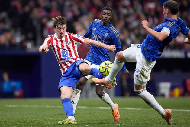 Conor Gallagher Atletico de Madrid controls the ball during the LaLiga EA Sports match between AtlÃ tico Madrid v Real Oviedo at Estadio Riyadh Air Metropolitano on November 29, 2025 in Madrid, Spain Photo by Manu Reino DeFodi Images