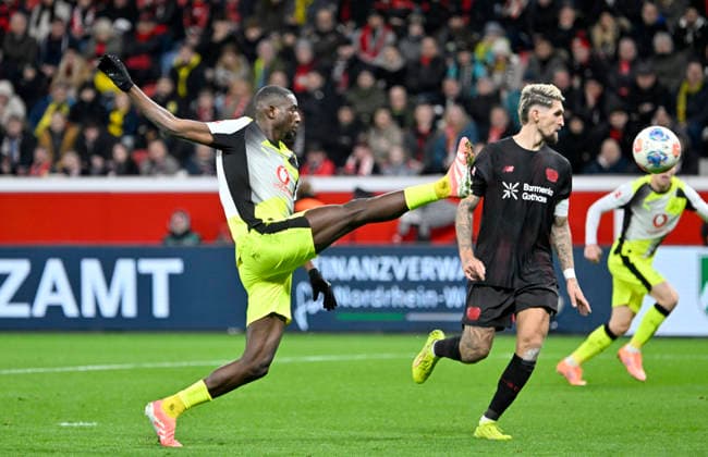 BayArena Leverkusen, 29 11 2026, Soccer Bundesliga Season 2025 26 12 Matchday, Bayer 04 Leverkusen B04, black vs Borussia Dortmund BVB Serhou Guirassy BVB, yellow , Robert Andrich B04 DFL REGULATIONS PROHIBIT ANY USE OF PHOTOGRAPHS AS IMAGE SEQUENCES AND OR QUASI VIDEO