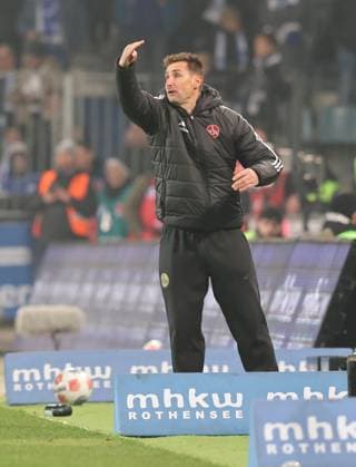 29 11 2025 Soccer season 2025 2026 2 Soccer Bundesliga 14 Matchday 1 FC Magdeburg FCM 1 FC Nuremberg FCN Club Sportfoto Zink DaMa xdaxmax DFL regulations prohibit any use of photographs as image sequences and or quasi video only for editorial use Miroslav Miro Klose Trainer 1 FC Nuremberg FCN indicates gestures directs gives instructions