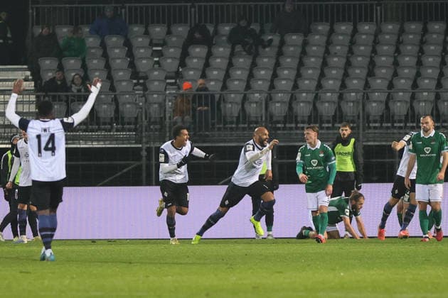 29 11 2025, Soccer, Men, 16 Matchday Third League Season 2025 2026 3 League FC Schweinfurt 05 SV Waldhof Mannheim Goal celebration of Mannheim after the 3 2 goal by Terrence Boyd SV Waldhof Mannheim, 13 Schweinfurt Riedel Bau Arena in Sachs Stadio Bayern Unterfranken Germany
