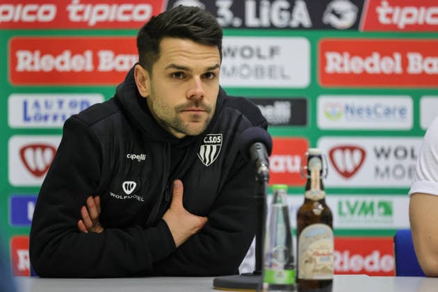 29 11 2025, Soccer, Men, 16 Matchday Third League Season 2025 2026 3 League FC Schweinfurt 05 SV Waldhof Mannheim Coach Victor Kleinhenz FC Schweinfurt 05 at the press conference, single picture Schweinfurt Riedel Bau Arena in Sachs Stadio Bayern Unterfranken Germany