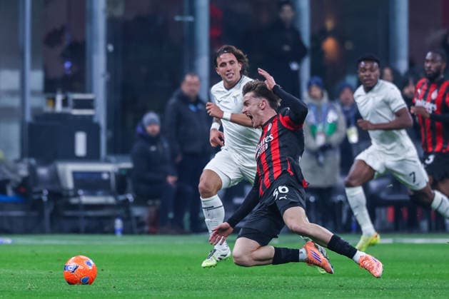 AC Milan vs SS Lazio Serie A 2025 26 29 11 2025 Alexis Saelemaekers of AC Milan seen in action during Serie A 2025 26 football match between AC Milan and SS Lazio at San Siro Stadium in Milan Copyright: xBEAUTIFULxSPORTS Carabellix