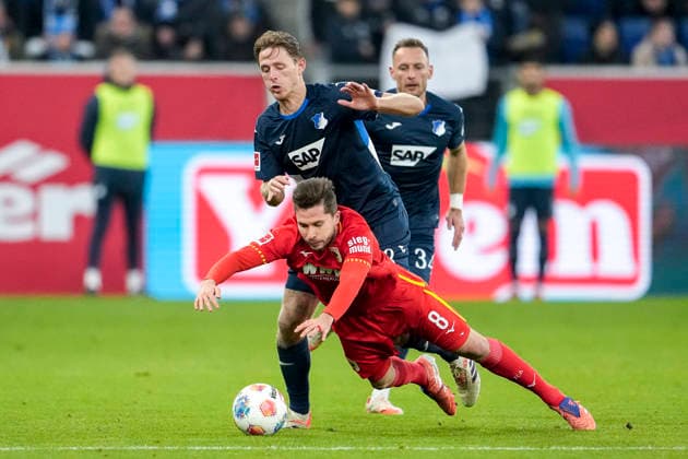 v li Wouter Burger Hoffenheim, 18 , Elvis Rexhbecaj FCA, 8 , duel, duel, tackle, tackling, dynamics, action, action, 29 11 2025, Sinsheim Germany , Football, Bundesliga, TSG 1899 Hoffenheim FC Augsburg, DFB DFL REGULATIONS PROHIBIT ANY USE OF PHOTOGRAPHS AS IMAGE SEQUENCES AND OR QUASI VIDEO xozx