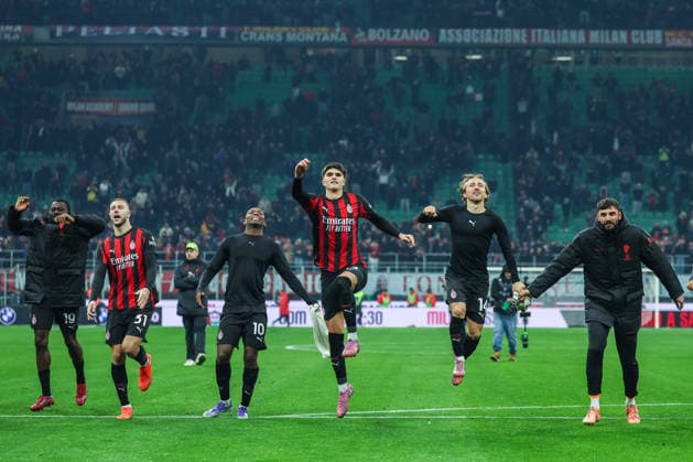 AC Milan players celebrate the victory at the end of the match during Serie A 2025 26 football match between AC Milan and SS Lazio at San Siro Stadium in Milan Milan Italy Copyright: xBEAUTIFULxSPORTS Carabellix
